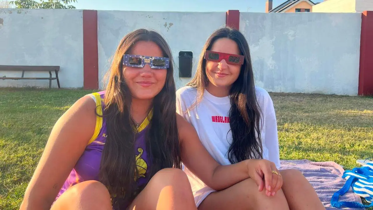 &Aacute;ngela y Paula