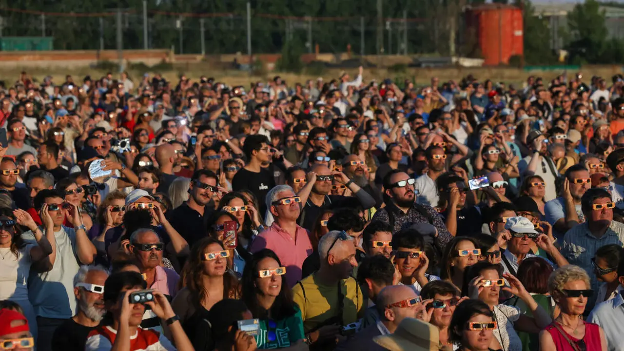 Acto celebrado en el Palacio de Exposiciones de Le&oacute;n con motivo del eclipse solar