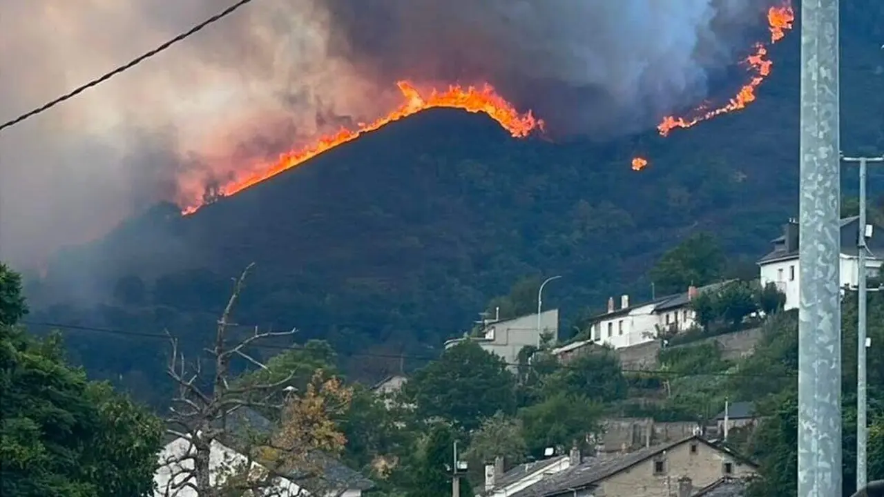 Incendio en Caboalles de Abajo. Foto: Atbrif.