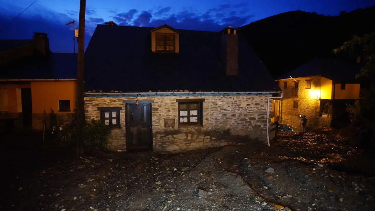 Riada en el pueblo de Manzanedo de Valdueza (Le&oacute;n)