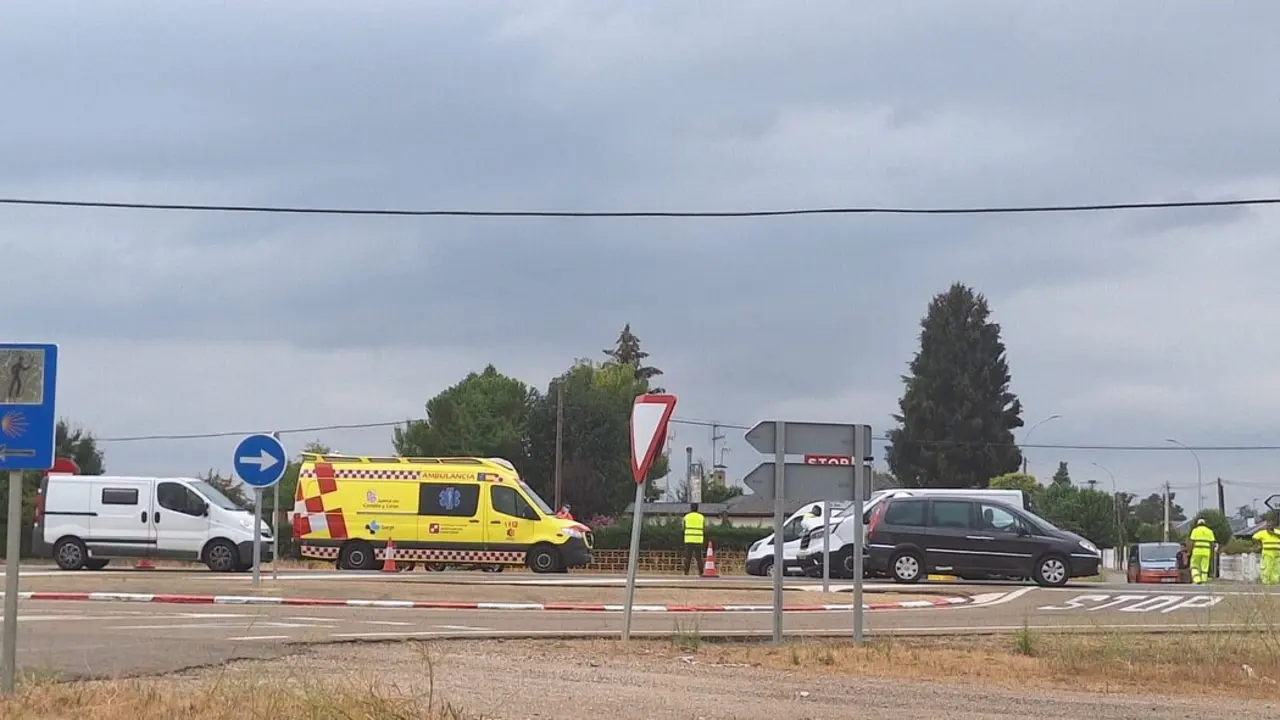 Cuarto accidente en un mes en el cruce de la N-120 en Villadangos.