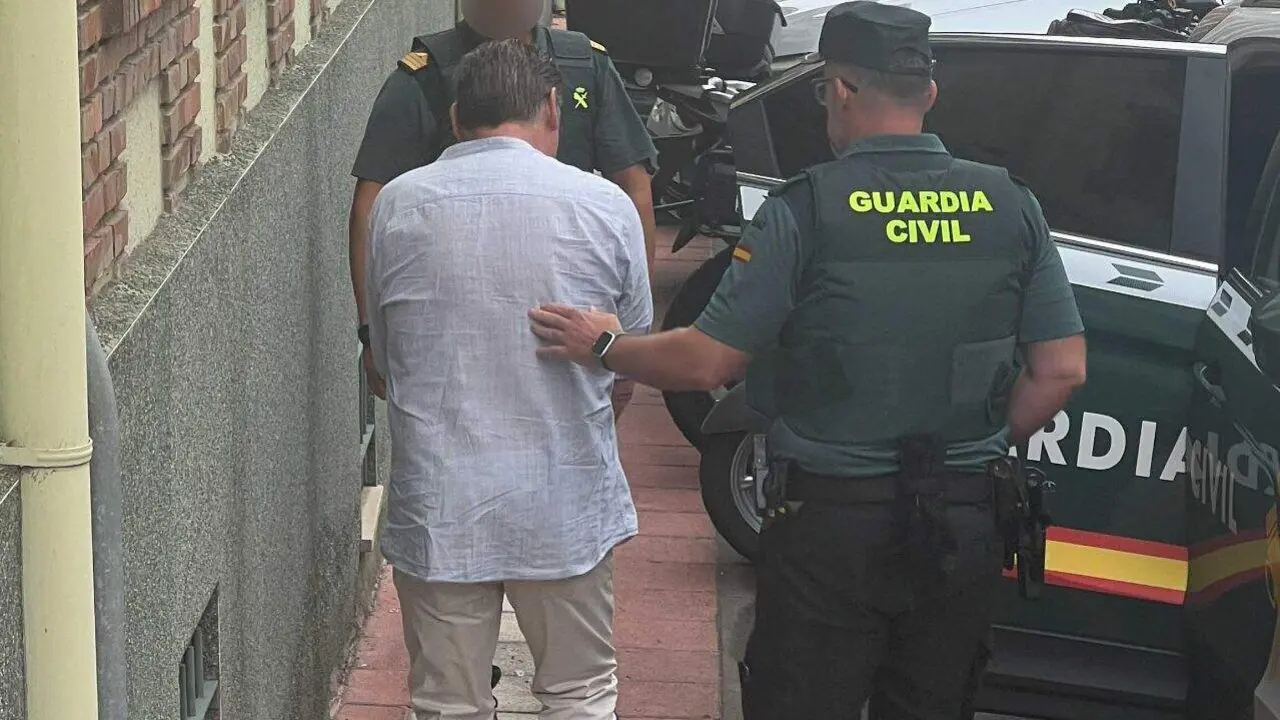 detenido cistierna