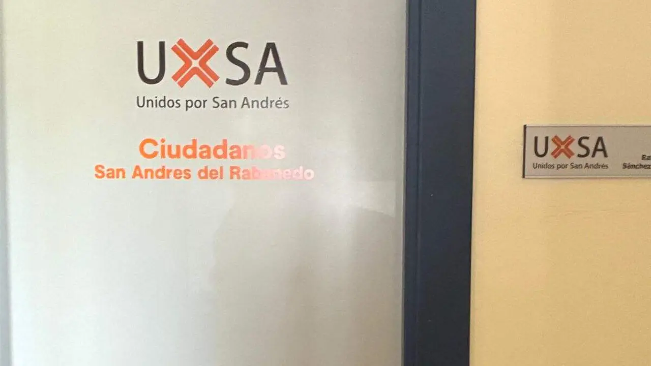 iMAGEN DE LA PUERTA DEL DESPACHO DE UXSA