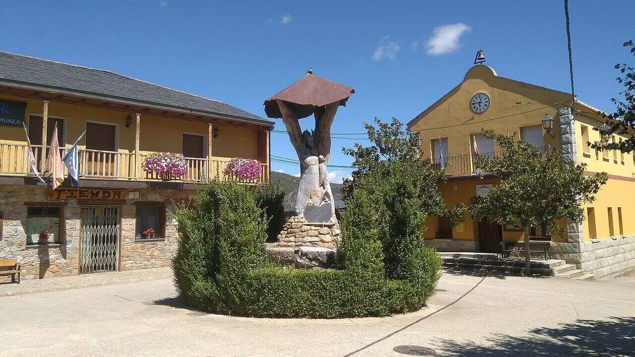 Plaza del Ayuntamiento de Borrenes