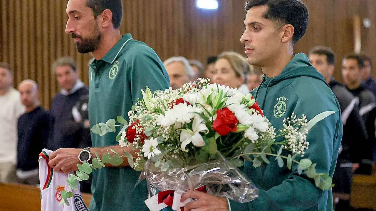 La Cultural y Deportiva Leonesa ya ha dado uno de los primeros pasos simb&oacute;licos antes de afrontar una nueva temporada. La expedici&oacute;n culturalista se desplaz&oacute; este jueves hasta la Bas&iacute;lica de La Virgen del Camino para mantener una tradici&oacute;n que se repite cada a&ntilde;o con el inicio de la competici&oacute;n.