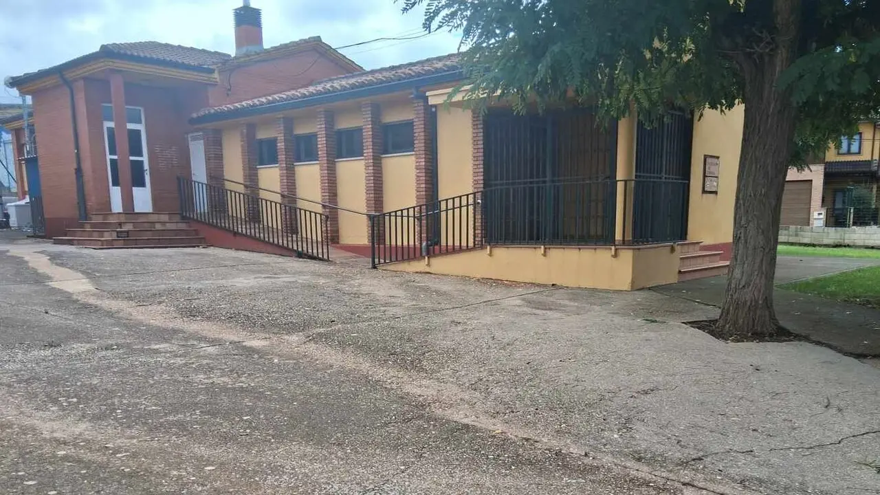 Imagen de las viejas escuelas a las que ser&aacute;n trasladados los alumnos en una decisi&oacute;n que los padres rechazan.