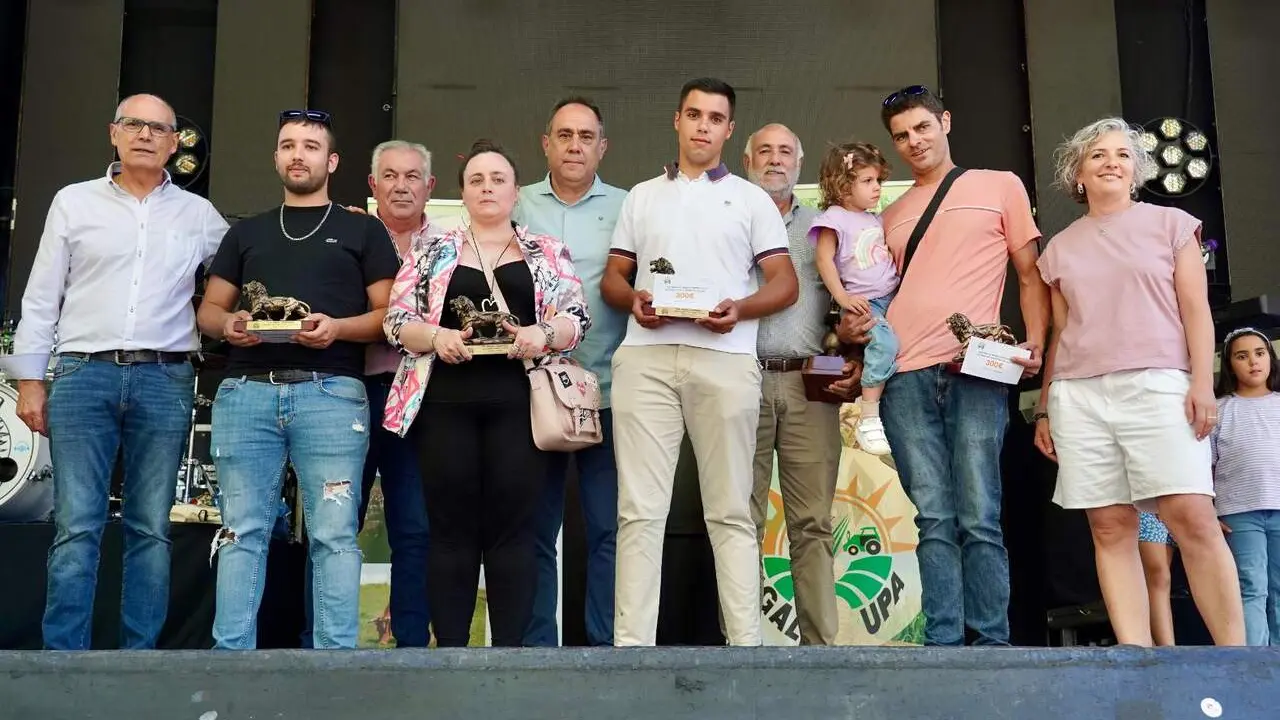 Discursos y entrega de premios de la Fiesta Campesina que la alianza Uni&oacute;n de Ganaderos y Agricultores de Le&oacute;n-Uni&oacute;n de Peque&ntilde;os Agricultores (Ugal-UPA) celebra en Santa Marina del Rey. Foto: Campillo.