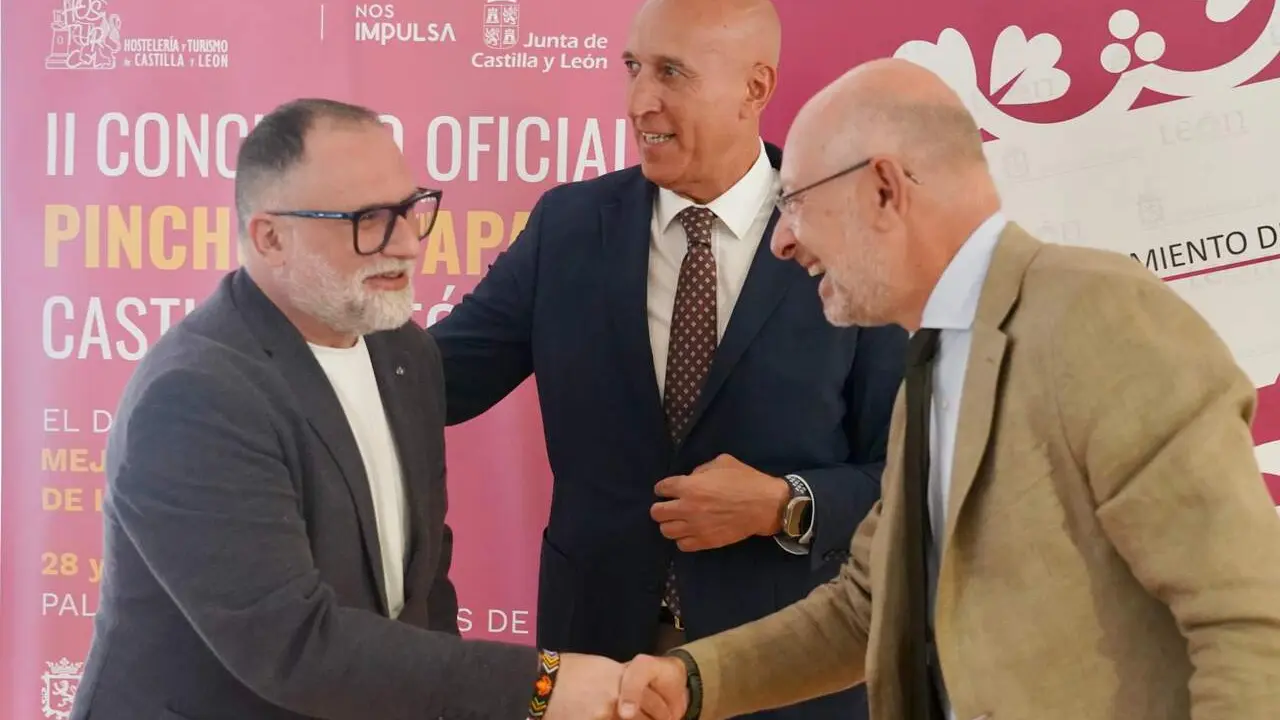 El alcalde de Le&oacute;n, Jos&eacute; Antonio Diez, junto al director general de Turismo de Castilla y Le&oacute;n, Ignacio Sicilia Dom&eacute;nech; el presidente de HosturCyL, Jaime Fern&aacute;ndez Lafuente; y el presidente de Hosteler&iacute;a de Le&oacute;n, &Oacute;scar Garc&iacute;a, presentan el II Concurso de Pinchos y Tapas de Castilla y Le&oacute;n. Foto: Campillo.