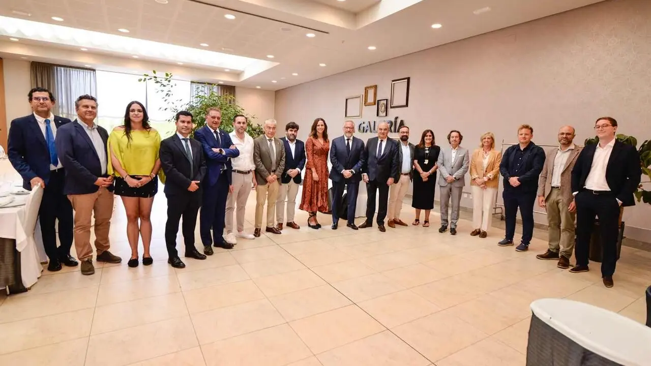 Foto reuni&oacute;n Junta Directiva EFCL vicepresidente CyL septiembre 2026