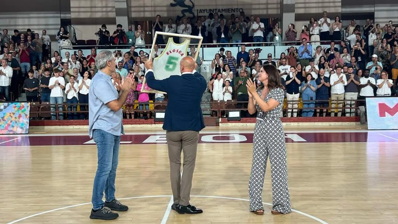 El Real Madrid de baloncesto y el Baskonia se enfrentan en el I Memorial Urbano Gonz&aacute;lez en Le&oacute;n