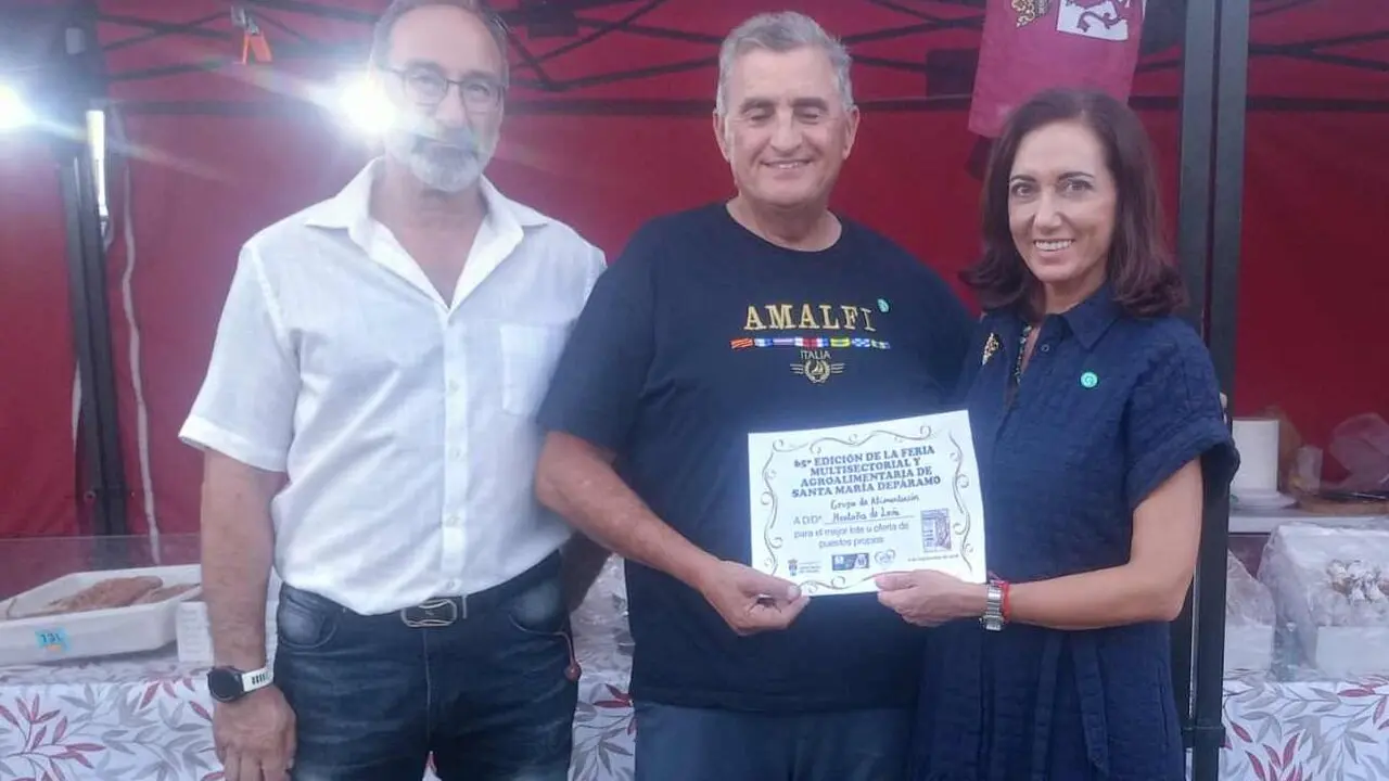 Santa Mar&iacute;a del P&aacute;ramo re&uacute;ne a m&aacute;s de 20.000 visitantes en su feria n&uacute;mero 65. M&aacute;s de 120 expositores participaron en una cita que volvi&oacute; a unir comercio, agroalimentaci&oacute;n, artesan&iacute;a y tradici&oacute;n durante las fiestas patronales.