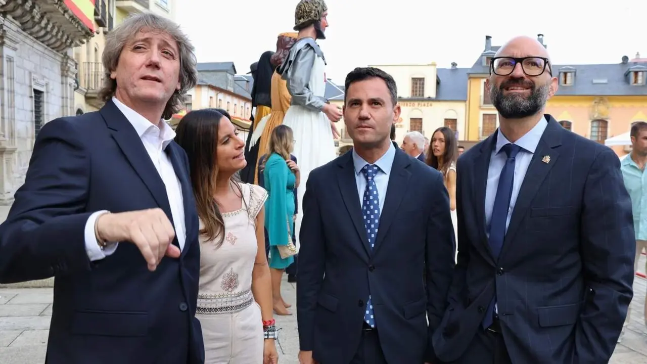 Ponferrada celebra el acto institucional con motivo de la festividad de la Virgen de la Encina y la conmemoraci&oacute;n del LXVIII Aniversario del D&iacute;a de El Bierzo, en el que participan diversas autoridades, entre las que se encuentran el vicepresidente primero y consejero de Desregulaci&oacute;n, Familia y Ayudas Sociales, Carlos Poll&aacute;n, y el consejero de Industria, Universidades, Empleo y Comercio, Juan Carlos Su&aacute;rez-Qui&ntilde;ones