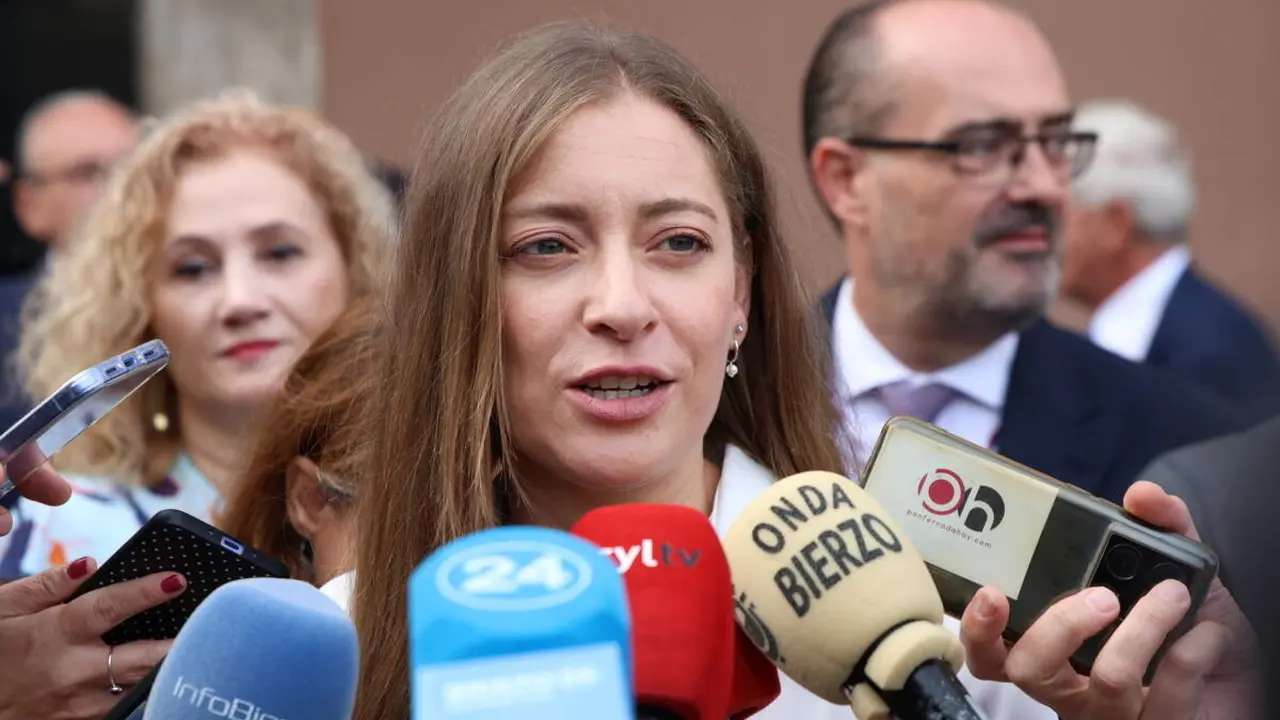 Ponferrada celebra el acto institucional con motivo de la festividad de la Virgen de la Encina y la conmemoraci&oacute;n del LXVIII Aniversario del D&iacute;a de El Bierzo, en el que participan diversas autoridades, entre las que se encuentran el vicepresidente primero y consejero de Desregulaci&oacute;n, Familia y Ayudas Sociales, Carlos Poll&aacute;n, y el consejero de Industria, Universidades, Empleo y Comercio, Juan Carlos Su&aacute;rez-Qui&ntilde;ones