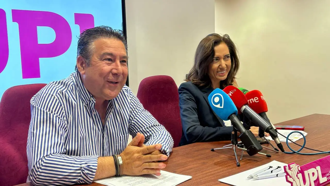 La secretaria general de UPL, Alicia Gallego, y el procurador, Luis Mariano Santos, este mi&eacute;rcoles.