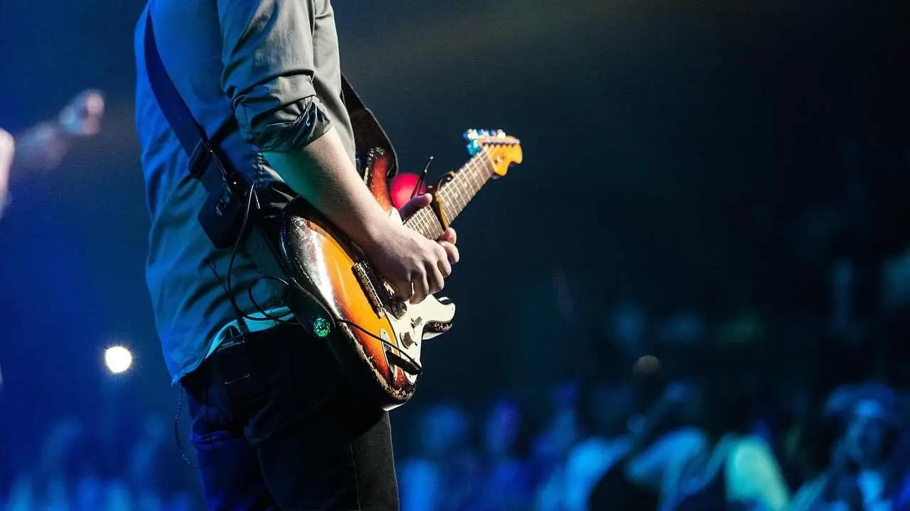 pexels-audience-1835431_1280