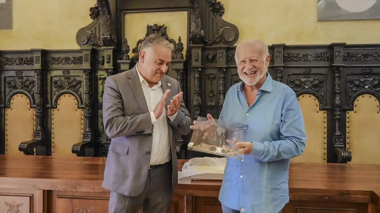 Juan Echanove recibe el el Premio de Honor del Festival de Cine de Astorga. Foto: Ayto. Astorga.