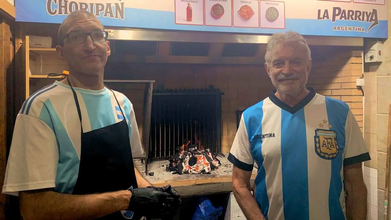 El nuevo local de sanguches 'al paso' en Zapater&iacute;as esconde la historia de Marcelo, argentino de nacimiento y nieto de un migrante de Paradilla de la Sobarriba: "Ahora soy yo el que volvi&oacute; a Le&oacute;n".