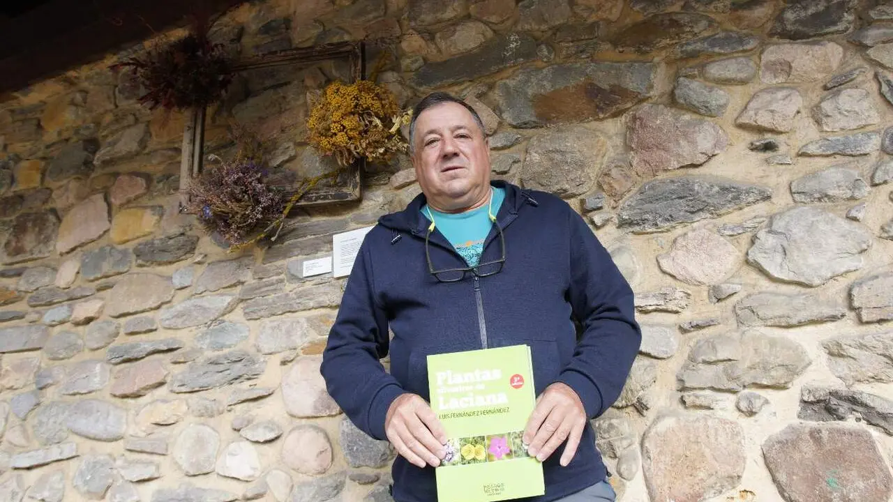 Luis Fern&aacute;ndez, autor del libro 'Plantas de Laciana'. Fotos: C&eacute;sar S&aacute;nchez.
