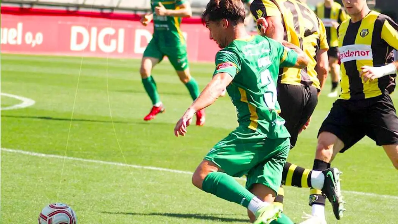 Un lance del partido entre el Basconia y el Atl&eacute;tico Astorga.