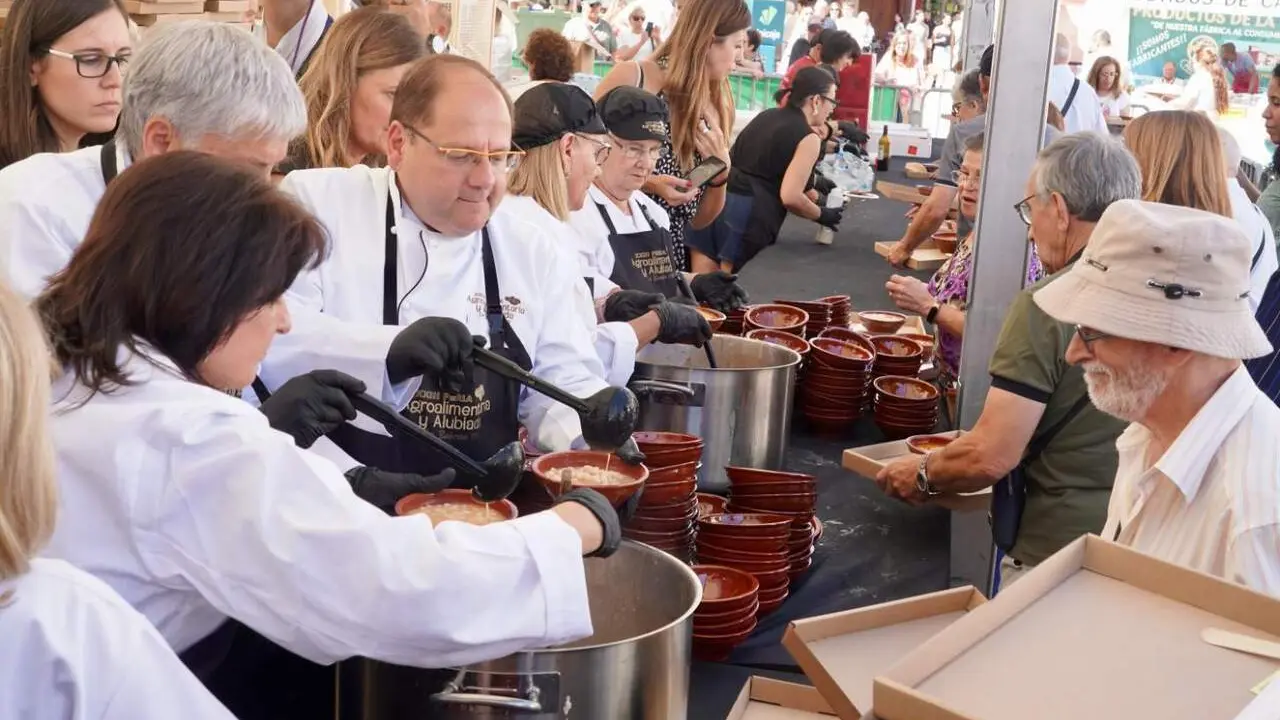La Ba&ntilde;eza acoge su XXIII Alubiada dentro de la Feria Agroalimentaria. Fotos: Campillo