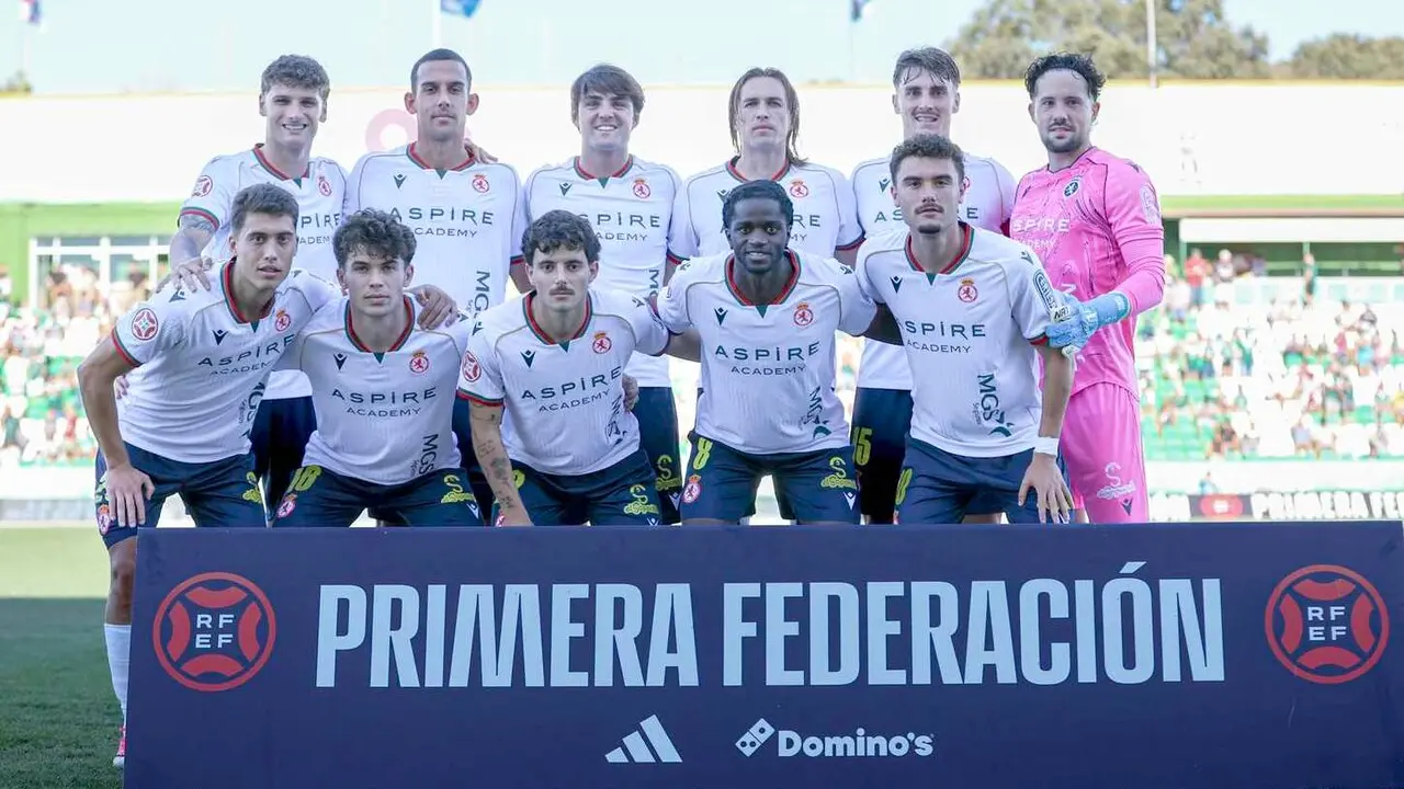 Alineaci&oacute;n inicial de la Cultural en el Pr&iacute;ncipe Felipe.