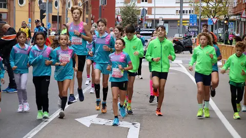 Unos 4.000 corredores llegados de diferentes puntos del país participaron este sábado en la prueba de los ‘10 KM Hyundai León Cuna del Parlamentarismo León’