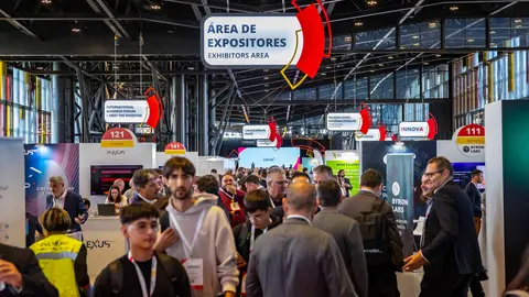 Bajo el lema ‘DesafIA la nueva era digital’, el evento aborda los desafíos y oportunidades del sector, con un foco especial en la inteligencia artificial
