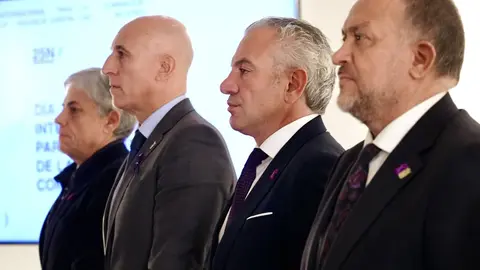 León acoge un acto institucional conjunto por el Día Internacional para la Eliminación de la Violencia Contra las Mujeres, con la asistencia del delegado del Gobierno, entre otras autoridades. Foto: Campillo