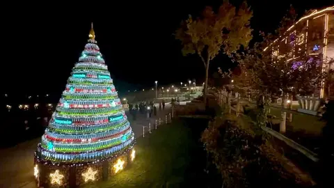 Ya en Navidad, con 'Prada a Tope'. La Banda de Música Ciudad de Ponferrada ha recibido la Castaña de Oro de la Fundación Prada en un acto en el que su impulsor, José Luis Prada, ha animado a buscar la superación con esfuerzo.