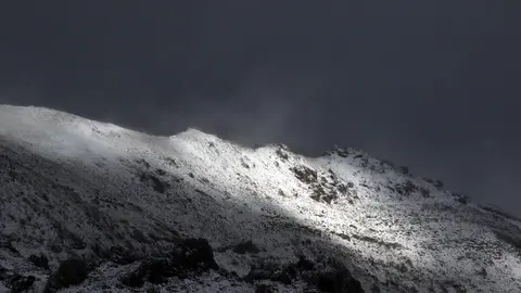 La nieve cubre la montaña de León en el puerto de Pajares y la comarca de los Argüellos. Fotos: Peio García