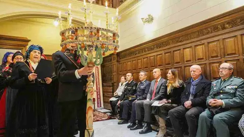 Recreación del tradicional canto del Ramo de Navidad organizado por el Museo de la Emigración Leonesa  Foto: Campillo