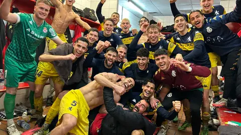 Un gol de Manu Justo bajo la lluvia permite al equipo de Llona mantener su ventaja en lo alto de la clasificación y cerrar del mejor modo el año deportivo.