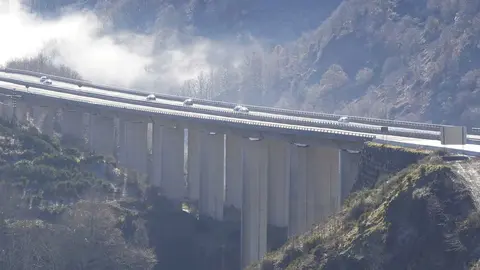 El ministro de Transportes y Movilidad Sostenible, Óscar Puente, preside la puesta en servicio del nuevo viaducto de ‘El Castro’ de la A-6, sentido A Coruña, y la apertura del segundo carril de la calzada sentido Madrid. También asiste el presidente de la Junta de Castilla y León, Alfonso Fernández Mañueco. Fotos: César Sánchez