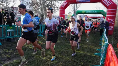 La ciudad de León ha acogido este domingo la decimotercera edición de la carrera Trascandamia, que abre el calendario deportivo del año con salida y llegada en el Puente Romano de Puente Castro y para la que se han inscrito unas 700 personas. Fotos: Campillo | Ayto León