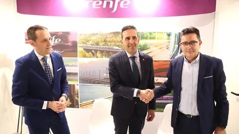 El Consorcio de Turismo de León puso hoy el foco en 19 recursos seleccionados y que constituyen la denominada ‘Ruta del románico’, una idea presentada hoy en el expositor de Castilla y León, junto a un nuevo spot publicitario, en el marco de la Feria Internacional de Turismo (Fitur), que se celebra en Madrid. Fotos: Juan Lázaro