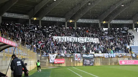 Todo a favor para la Cultural y Deportiva Leones, que ha recuperado las mejores sensaciones este domingo ante sus aficionados en el estadio Reino de León. Las mejores sensaciones visibles durante 80 minutos, para tener que sufrir lo indecible en el tramo final, cuando Unionistas estuvo a un paso de remontar el 4-0 de ventaja local apurando un 4-3 final.