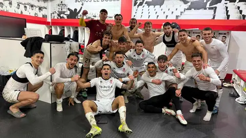 Todo a favor para la Cultural y Deportiva Leones, que ha recuperado las mejores sensaciones este domingo ante sus aficionados en el estadio Reino de León. Las mejores sensaciones visibles durante 80 minutos, para tener que sufrir lo indecible en el tramo final, cuando Unionistas estuvo a un paso de remontar el 4-0 de ventaja local apurando un 4-3 final.