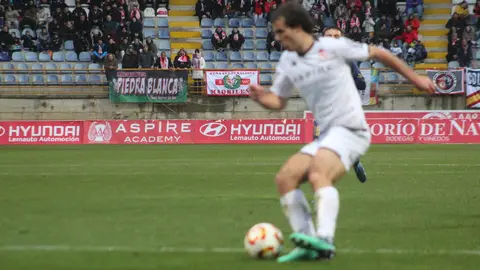 Todo a favor para la Cultural y Deportiva Leones, que ha recuperado las mejores sensaciones este domingo ante sus aficionados en el estadio Reino de León. Las mejores sensaciones visibles durante 80 minutos, para tener que sufrir lo indecible en el tramo final, cuando Unionistas estuvo a un paso de remontar el 4-0 de ventaja local apurando un 4-3 final. FOTOS DE ISAAC LLAMAZARES