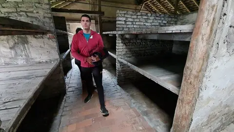 Más de 1,1 millones de personas fueron asesinadas en Auschwitz y los historiadores afirman que la mayoría, alrededor de un millón, eran judíos, pero entre las víctimas también había polacos, gitanos y prisioneros de guerra soviéticos. En las imágenes, los campos de concentración en su estado actual.