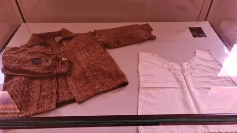 Más de 1,1 millones de personas fueron asesinadas en Auschwitz y los historiadores afirman que la mayoría, alrededor de un millón, eran judíos, pero entre las víctimas también había polacos, gitanos y prisioneros de guerra soviéticos. En las imágenes, los campos de concentración en su estado actual.