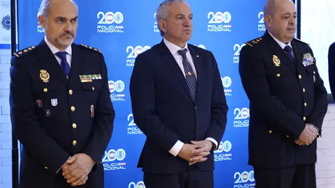 Roberto Morán de Campo tomó este lunes posesión del cargo como nuevo jefe de la Comisaría Local del Cuerpo Nacional de Policía en Ponferrada y mostró como uno de sus principales objetivos la prevención del delito. “Yo vengo del mundo de la seguridad ciudadana y creo que es importante prevenir el delito. Cuantos menos delitos se produzcan, mejor. Entonces, potenciaremos eso y que la policía esté en la calle y la atención al ciudadano y que la ciudadanía se sienta arropada por su policía”, remarcó.