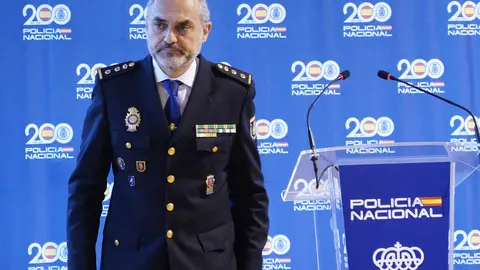 Roberto Morán de Campo tomó este lunes posesión del cargo como nuevo jefe de la Comisaría Local del Cuerpo Nacional de Policía en Ponferrada y mostró como uno de sus principales objetivos la prevención del delito. “Yo vengo del mundo de la seguridad ciudadana y creo que es importante prevenir el delito. Cuantos menos delitos se produzcan, mejor. Entonces, potenciaremos eso y que la policía esté en la calle y la atención al ciudadano y que la ciudadanía se sienta arropada por su policía”, remarcó.