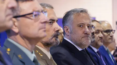 Roberto Morán de Campo tomó este lunes posesión del cargo como nuevo jefe de la Comisaría Local del Cuerpo Nacional de Policía en Ponferrada y mostró como uno de sus principales objetivos la prevención del delito. “Yo vengo del mundo de la seguridad ciudadana y creo que es importante prevenir el delito. Cuantos menos delitos se produzcan, mejor. Entonces, potenciaremos eso y que la policía esté en la calle y la atención al ciudadano y que la ciudadanía se sienta arropada por su policía”, remarcó.
