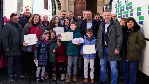 Celebración del Día del Bibliobús en León, con entrega de premios del concurso de microrrelatos. Fotos Campillo.