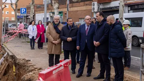 El consejero de Sanidad, Alejandro Vázquez, visita las obras de ampliación y reforma del centro de salud de Santa Marta de Tormes (Salamanca).