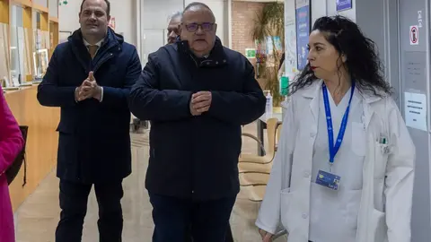 El consejero de Sanidad, Alejandro Vázquez, visita las obras de ampliación y reforma del centro de salud de Santa Marta de Tormes (Salamanca).