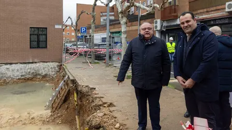 El consejero de Sanidad, Alejandro Vázquez, visita las obras de ampliación y reforma del centro de salud de Santa Marta de Tormes (Salamanca).