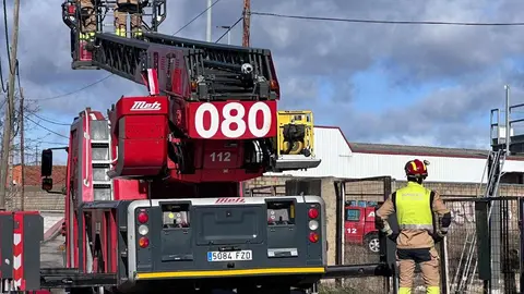 La tormenta 'Ivo' no solo ha dejado numerosas incidencias derivadas de la nieve, el viento ha sido protagonista especialmente en la ciudad con una decena de salidas de Bomberos León.