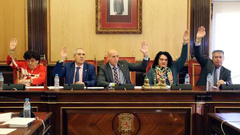 El Ayuntamiento de León celebra un pleno ordinario en el que se vota en contra de la moción de reprobación al alcalde, José Antonio Diez, presentada por el Partido Popular. Fotos: Peio García