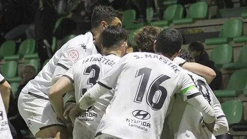Puede estar en lo alto de la clasificación o en las posiciones más comprometidas, pero el Sestado en su campo de juego siempre es un rival complicado. Este sábado la Cultural ha repartido puntos con el equipo local en el tramo final.